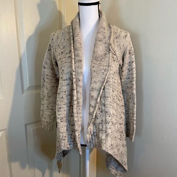 H&M cable knit cream colored sweater, small - Picture 1 of 9